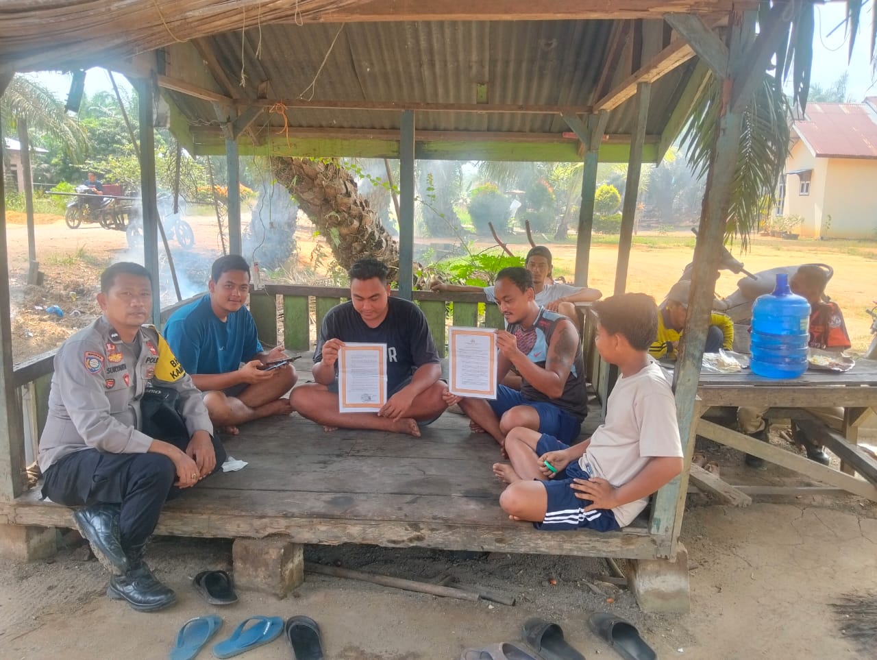 Bersama Cegah Asap, Polisi Ajak Warga Sungai Manasib Rohil Jaga Lingkungan