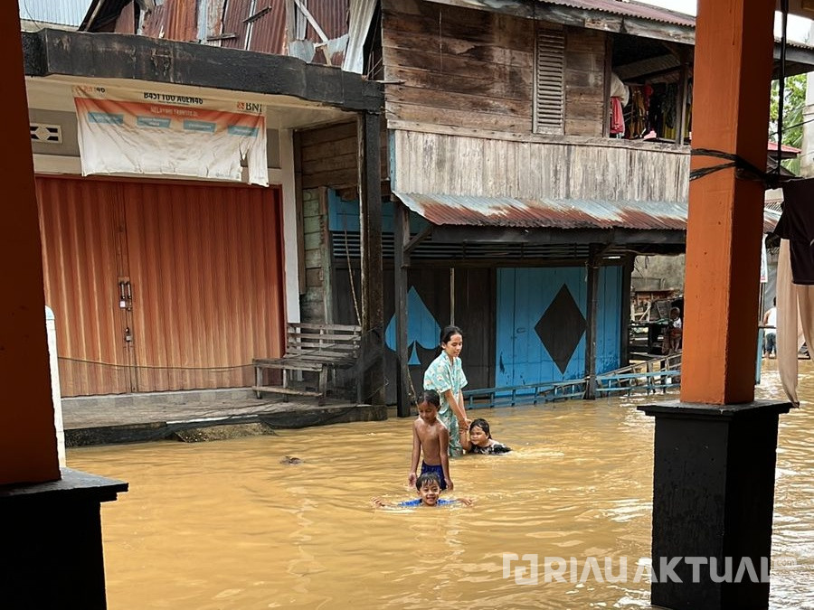 Sungai Subayang Meluap, 900 Rumah Terendam  di Desa Kuntu Kampar