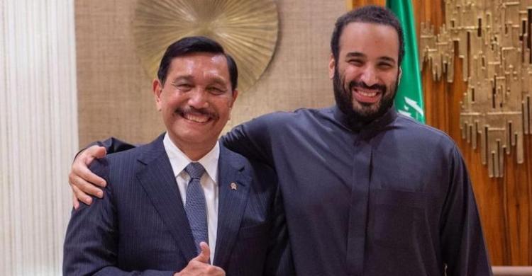 Pamer Foto Dirangkul Putera Mahkota Saudi, Luhut Senang Dipanggil Bro!