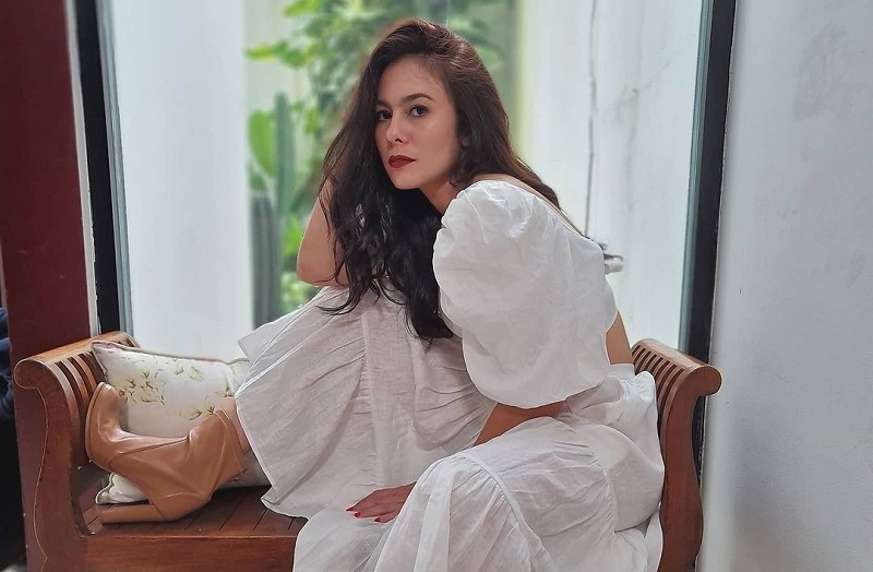 Empat Gaya Wulan Guritno yang Kece dan Awet Muda