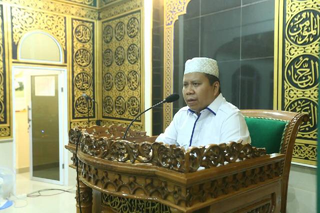 Irwan Nasir Tarawih Bersama Sekaligus Mengisi Tausiah di Mushola Al-Khoiriyah Selatpanjang