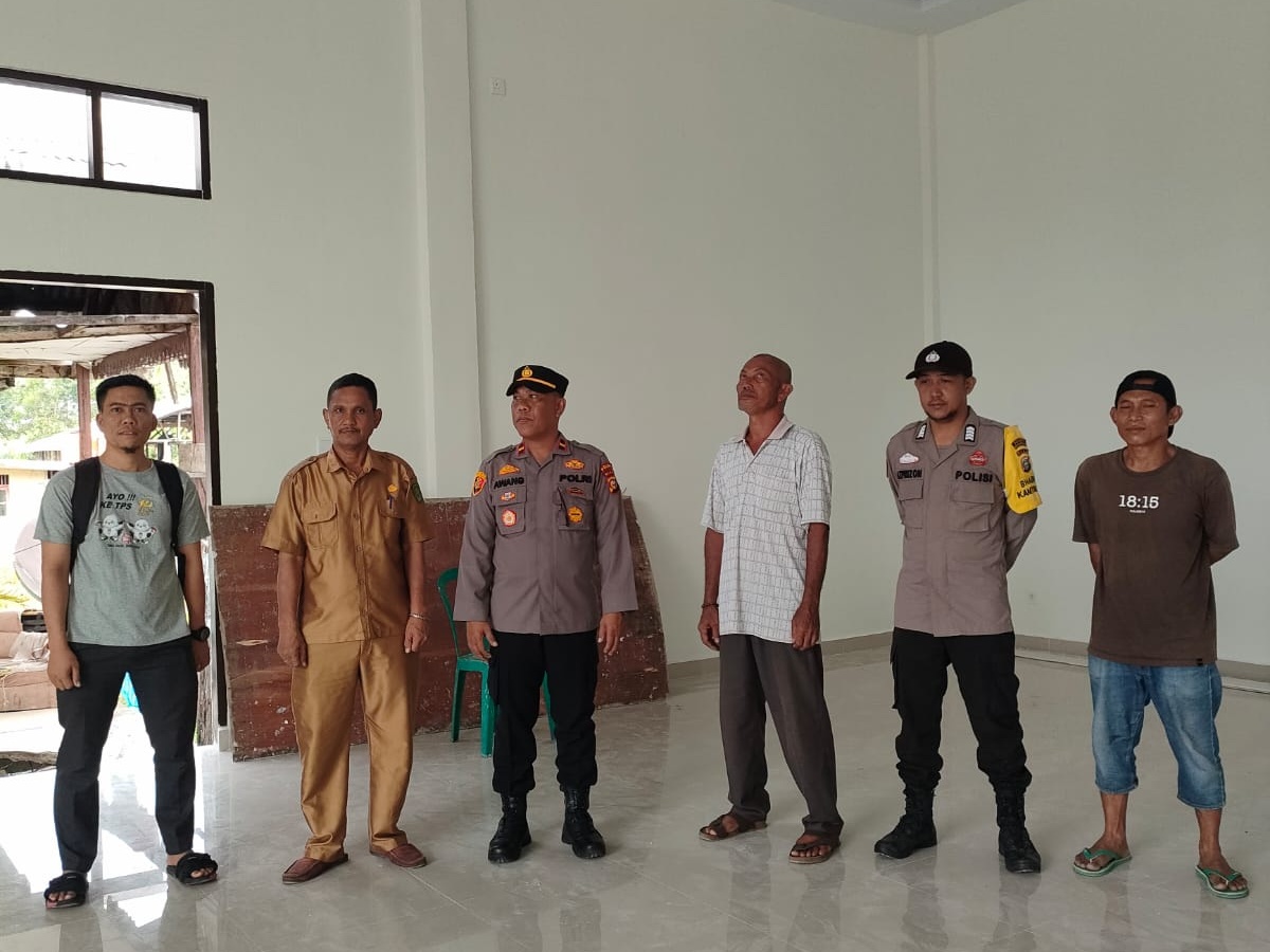 Polsek Teluk Belengkong dan Forkopimcam Pastikan Keamanan Gudang Logistik Pemilu 2024