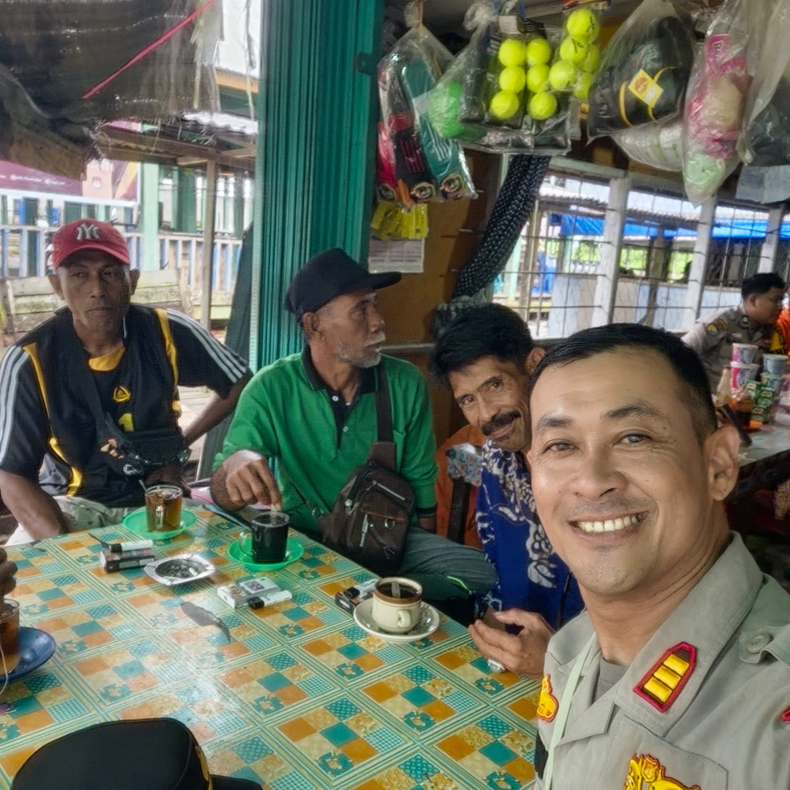 Kapolsek Tembilahan Hulu Sambangi Warga untuk Cooling System Jelang Pemilu 2024