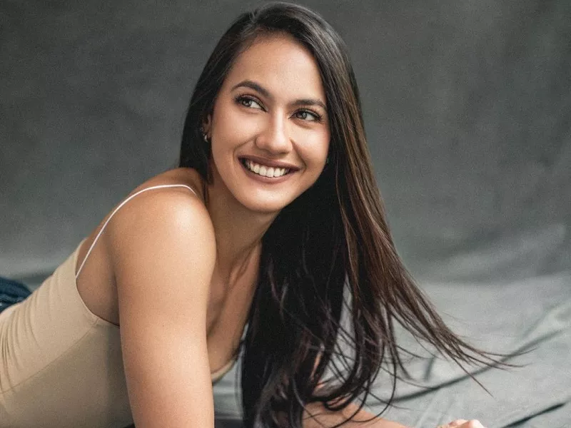 Pose Menggoda Pevita Pearce