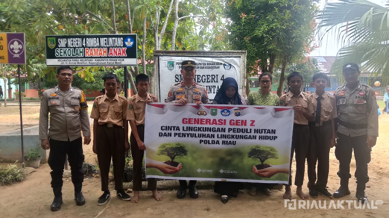 Wujudkan Green Policing, Polsek Rimba Melintang Tanam 10 Bibit Pohon di SMPN 4