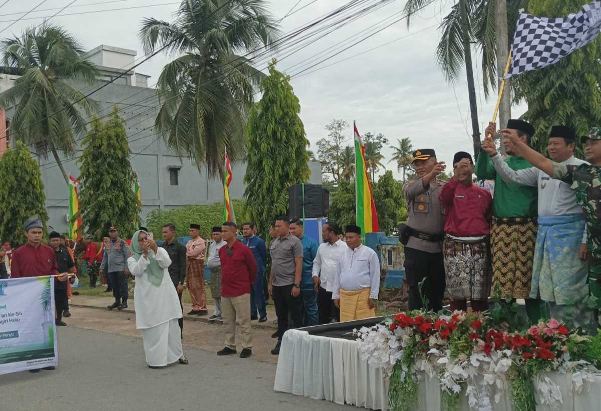 Bupati Ade Agus Hartanto Lepas Ribuan Peserta Pawai Ta'aruf MTQ Ke-54 Kabupaten Inhu