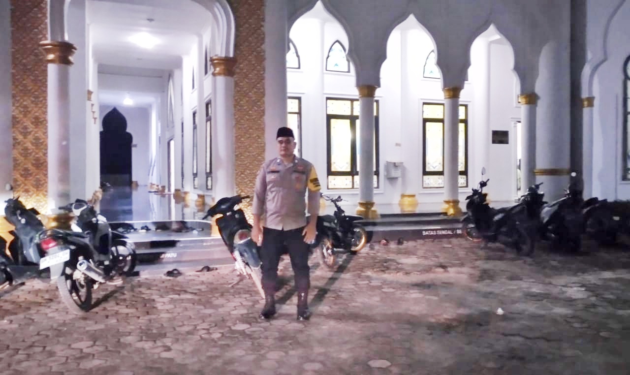 Bikin Salat Nyaman dan Aman, Polsek TPTM Patroli di Masjid Besar Syekh Zainuddin Rohil