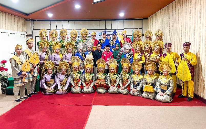 Pesona Budaya Lokal di Lomba Tari Persembahan Dies Natalis ke-3 Universitas Hang Tuah Pekanbaru