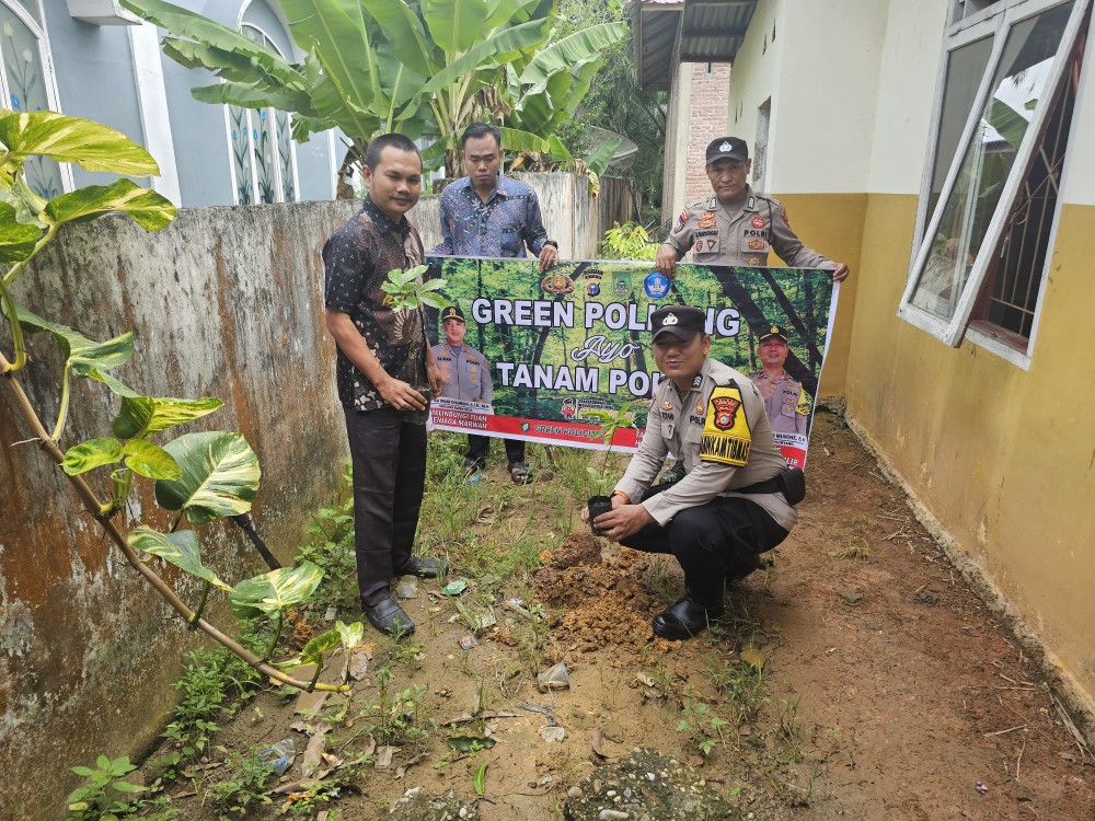 21.000 Pohon untuk Riau, Polsek Rimba Melintang Tanam 40 Bibit Buah Dukung Program Kapolda