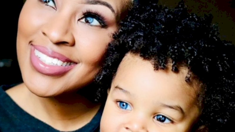 Ibu dan Anak Ini Punya Mata Kiri Hitam, yang Kanan Biru