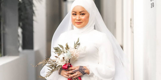 Pengantin Pria Batalkan Pernikahan, Calon Pengantin Wanita Lakukan Pemotretan Sendiri