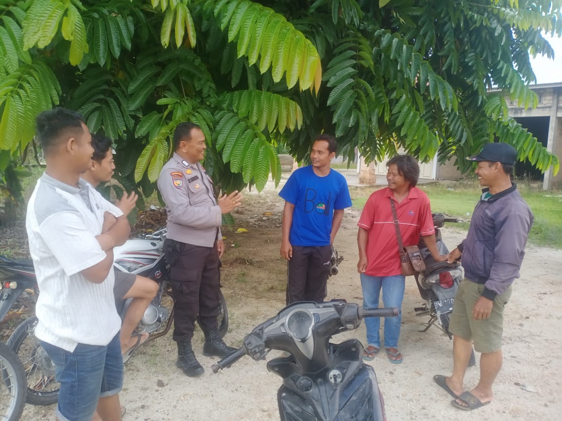 Bhabinkamtibmas Polsek Tapung Sampaikan Pesan Pemilu Damai