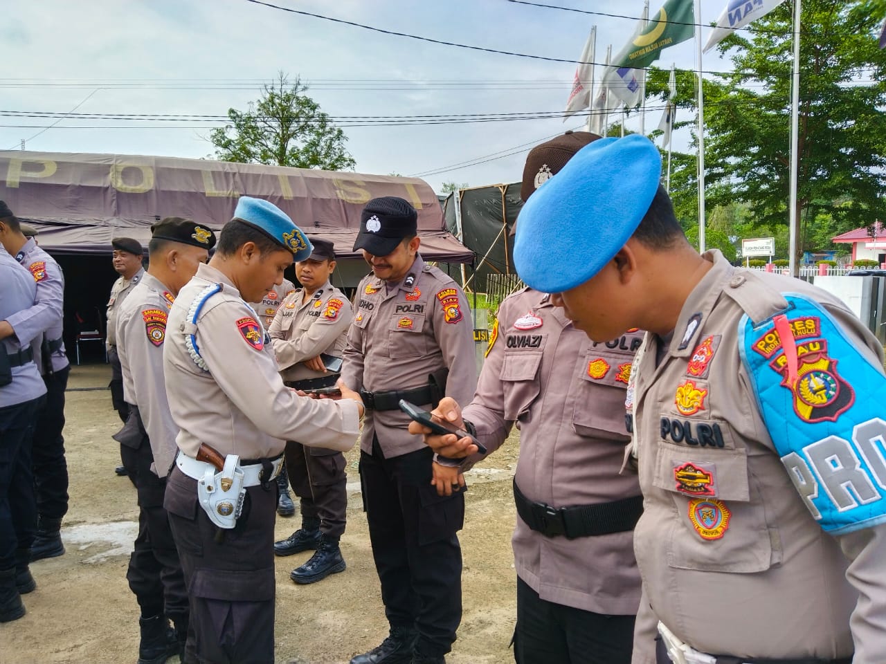 Propam Polres Inhu Razia HP Personel Pengamanan KPU dan Bekali Bintara Remaja