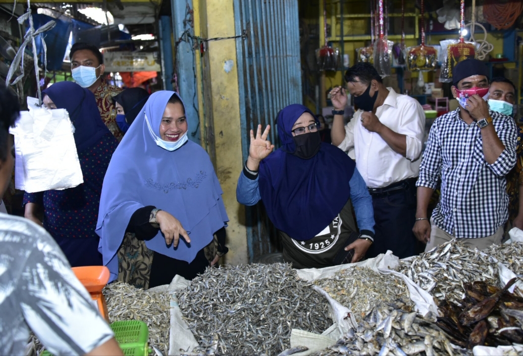 Pedagang Pasar Pinggir Doakan Kasmarni Jadi Bupati