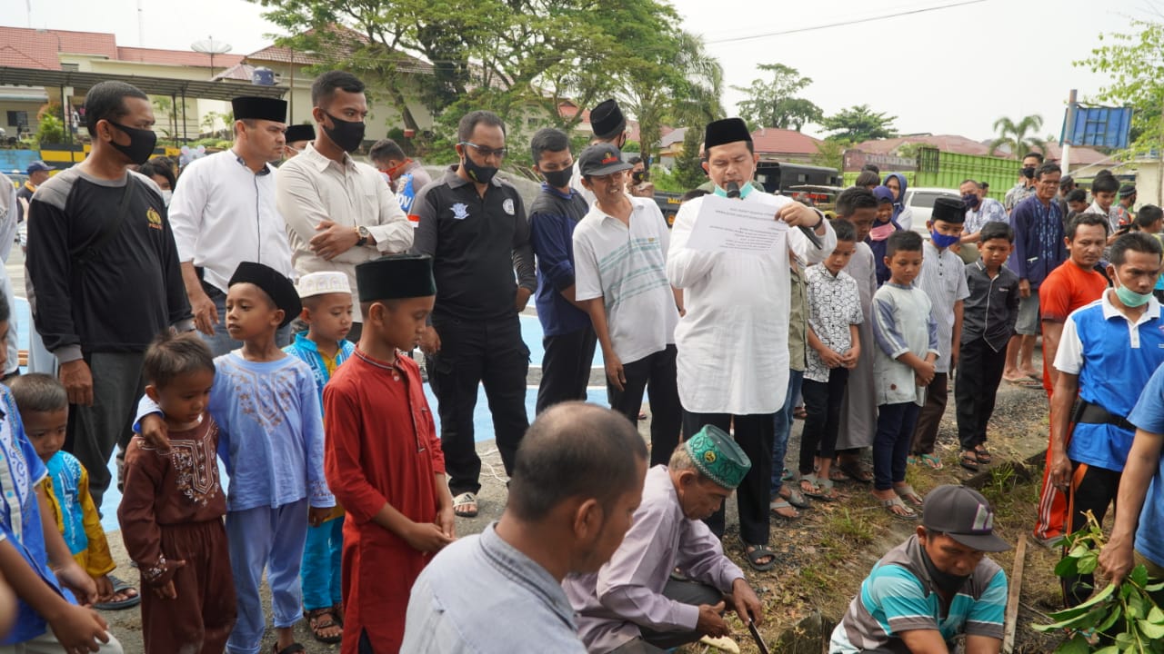 Semangat Keiklasan dan Berbagi Idul Adha, Polres Pelalawan Sembelih 9 Ekor Hewan Kurban