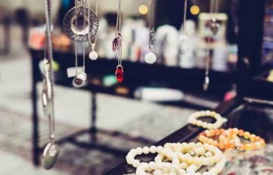 4 Zodiak yang Gemar Banget Koleksi Barang-barang Mewah