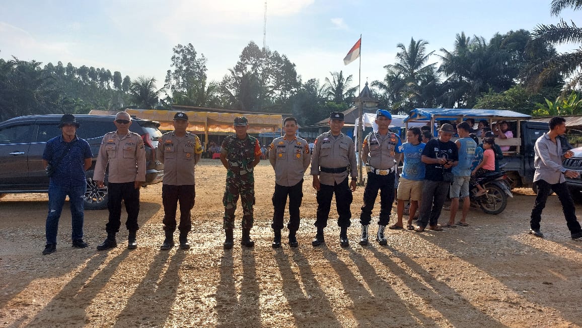 Personel Polres Kuansing Amankan Kampanye Tatap Muka Pasangan Cabup-Cawabup Pilkada 2024 di Tiga Kecamatan