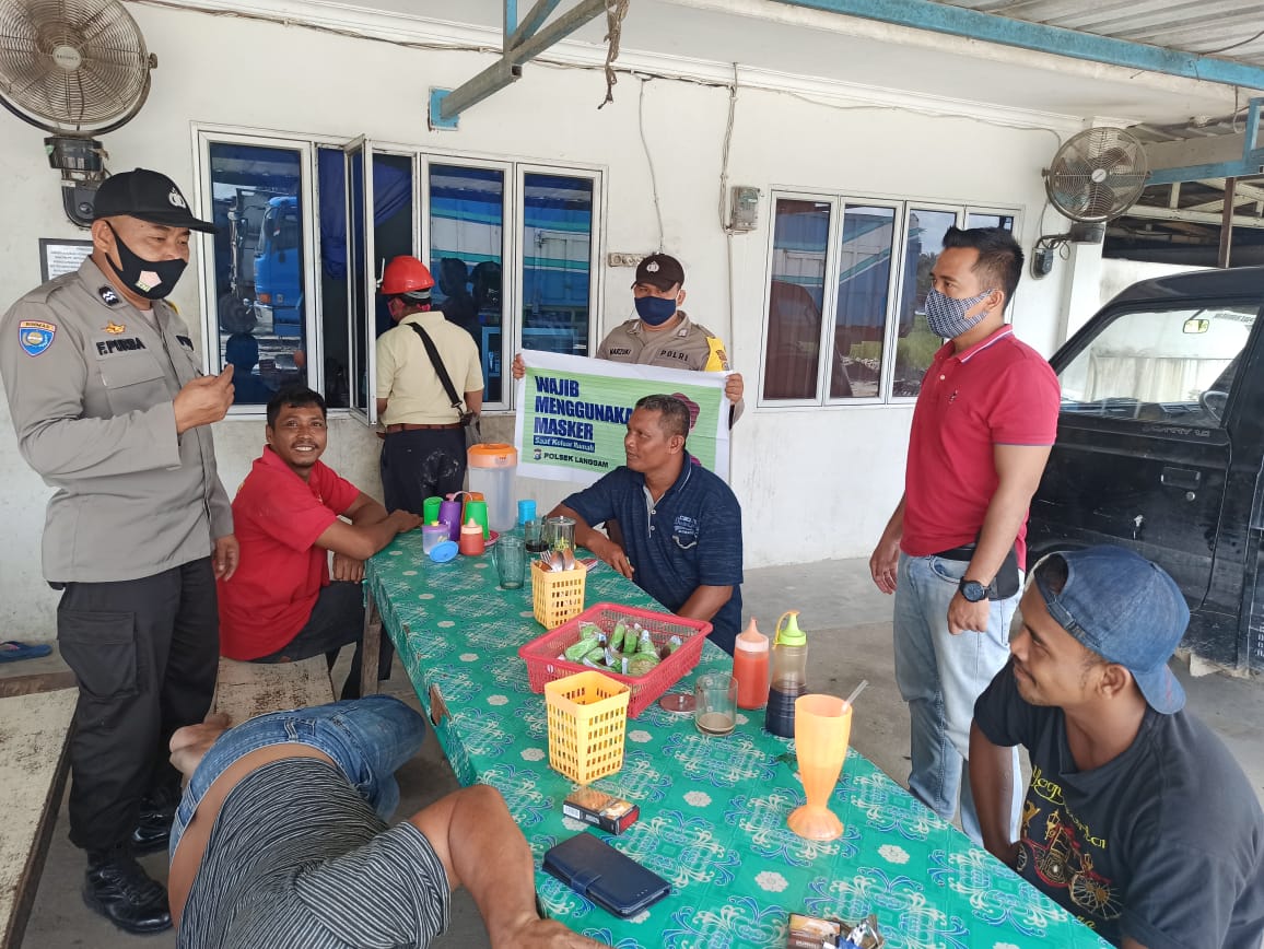 Polsek Langgam Patroli C3 dan Sosialisasi Antisipasi Penyebaran Covid-19 di Pasar
