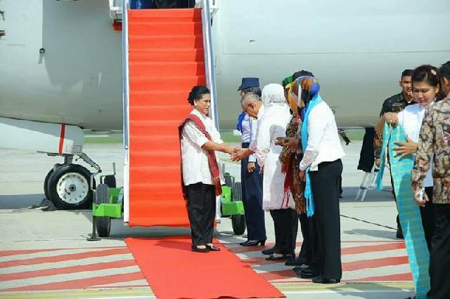 Kunjungan ke Riau, Iriana Jokowi Disambut Kompang