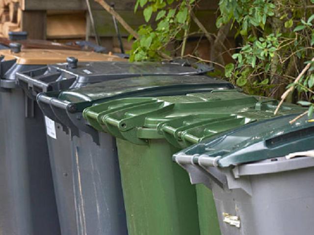 DLHK Imbau Masyarakat Sediakan Tong Sampah di Depan Rumah dan Toko