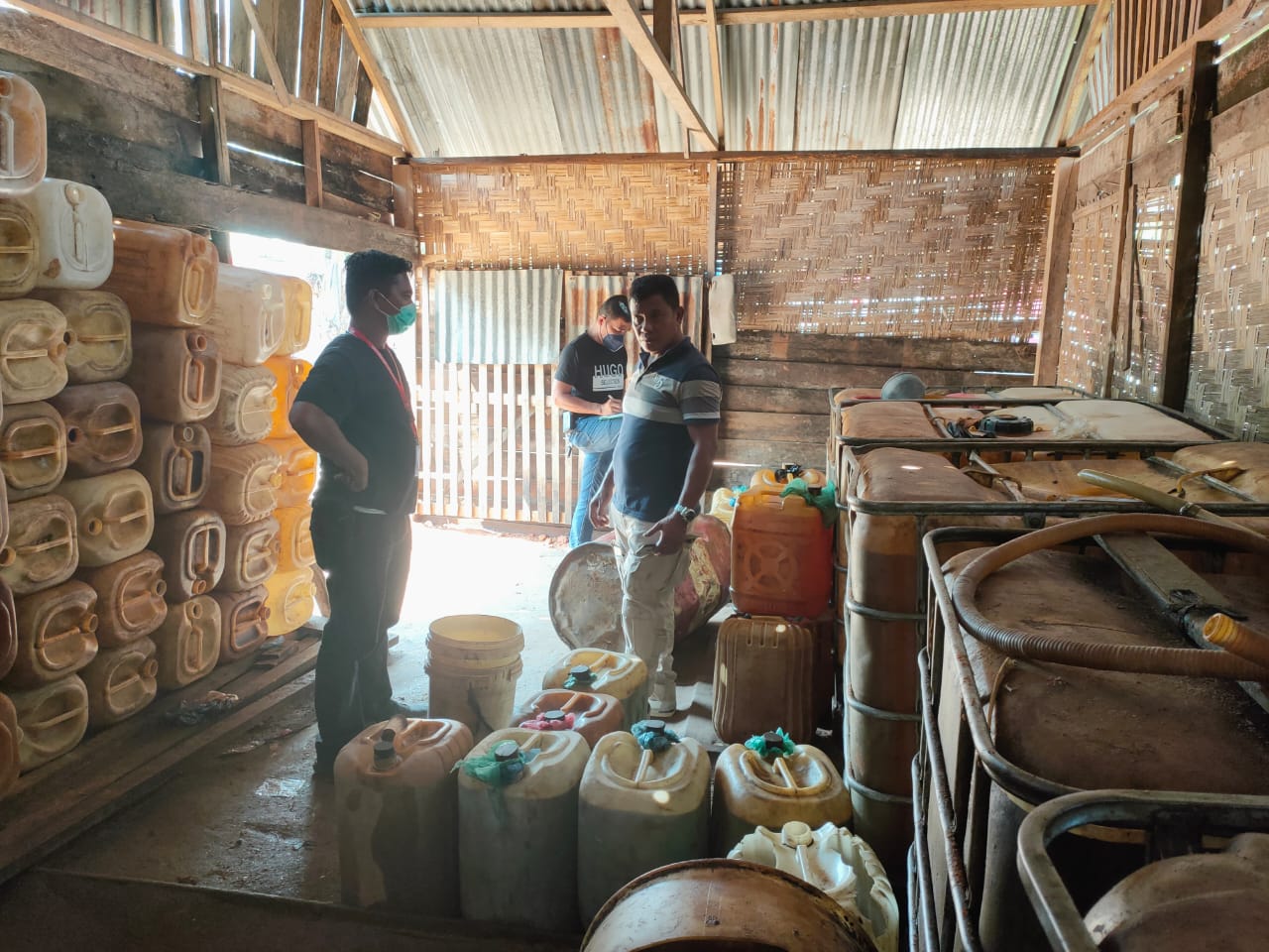 Dua Orang Ditangkap Saat Gudang Penadah CPO Digerebek Polda Riau, Pemilik Gudang Buron