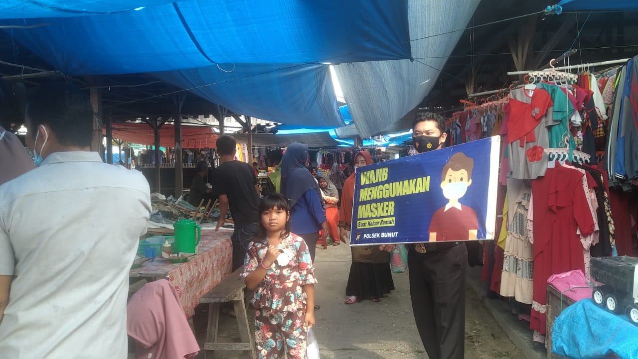 Patroli, Personil Polsek Bunut Sambangi Warga di Pasar