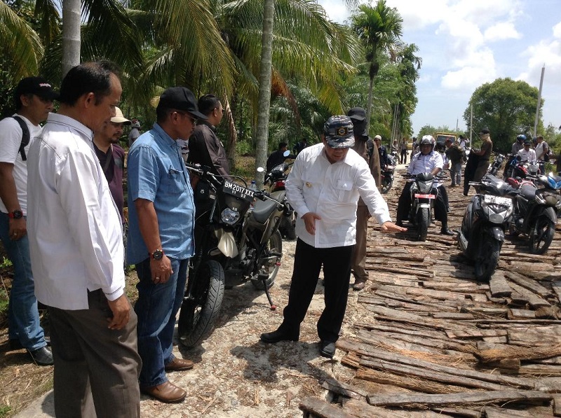 Bupati Meranti Tinjau Proyek Pembangunan Jalan Pelabuhan Peranggas-Sei Kayu Ara