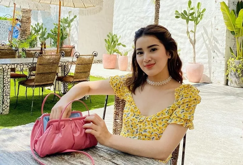 Rosiana Dewi, Istri Handika Pratama yang Memesona