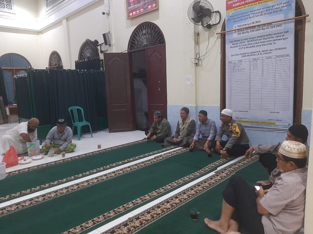 3 Bhabinkamtibmas Polsek Rumbai Pesisir Sosialisasikan Pemilu usai Subuh Berjamaaah