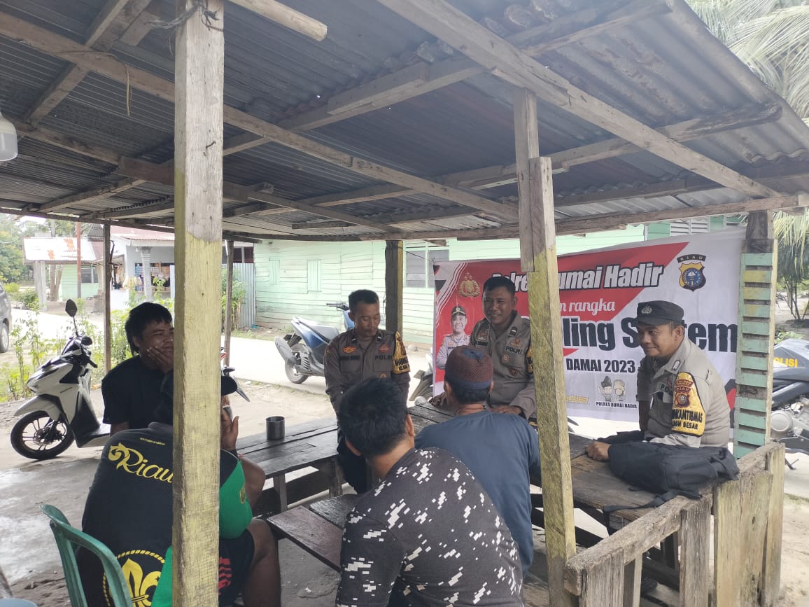 Bhabinkamtibmas Dumai Ajak Warga Ciptakan Pemilu 2024 Damai