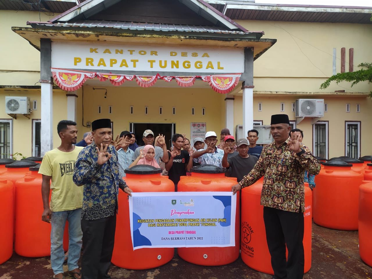 Kepala Desa Prapat Tunggal Salurkan 140 Unit PAH Melalui Dana Bermasa