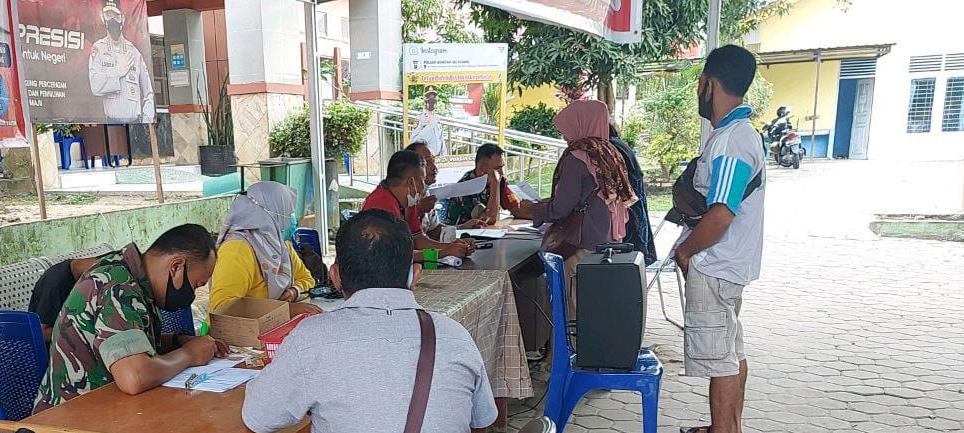 Capai Target, Polsek Bandar Sei Kijang Terus Kawal Giat Vaksinasi