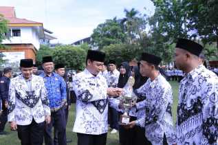 Peringati Hari Guru, Pemko Pekanbaru Upayakan Peningkatan Status Guru Honor ke P3K