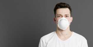 Bukan Hanya Melindungi Diri, Pakai Masker Juga Bisa Buat Seseorang Lebih Ganteng