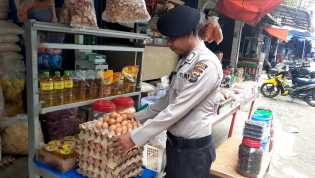 Jelang Pemilu 2024, Polsek Reteh Pantau Harga dan Pasokan Sembako