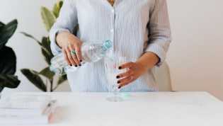 Berapa Banyak Harus Minum Air Putih agar Tak Kena Batu Ginjal?