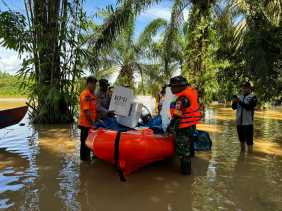 Distribusi Logistik Pilkada Rokan Hulu Tuntas Meski Hadapi Banjir