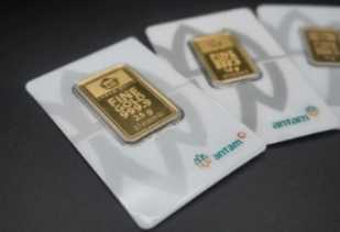 Awal Pekan, Harga Emas Antam Tembus Rp2.464 Juta per Gram