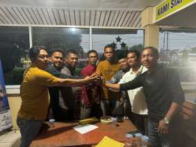 Baku Hantam di Pertandingan Sepak Bola, Polsek Peranap Mediasi Perdamaian Melalui Restorative Justice