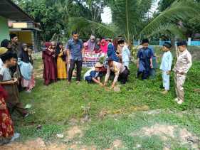 Polsek Rimba Melintang Tanam 25 Pohon Dukung Program 21.000 Pohon Kapolda Riau