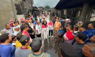Bupati Kampar Tinjau Lokasi Kebakaran di Kuok, Serahkan Bantuan untuk Korban