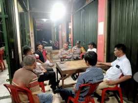 Polsek Mandau Gelar Aksi Blusukan untuk Sosialisasi Pilkada Damai 2024 di Pasar Mandau