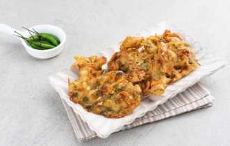 Viral Perempuan Mukbang Bakwan, Berikut Deretan Bahaya Makan Gorengan Terlalu Banyak