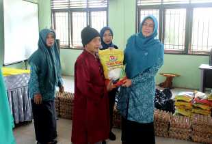 TP PKK Siak Salurkan 400 Paket Bantuan Untuk 8 Kecamatan
