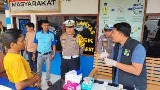 Satlantas Polres Inhu Tes Urine Sopir di Jalintim, Hasilnya Mengejutkan