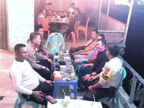 Kapolsek Kempas Ngopi Bareng Tokoh Pemuda, Perkuat Kamtibmas Selama Kampanye Pilkada