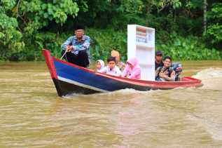 Pustaka Air Keliling Pedalaman Talang Mamak Diresmikan, Kapolres Inhu Harapkan Minat Baca Meningkat