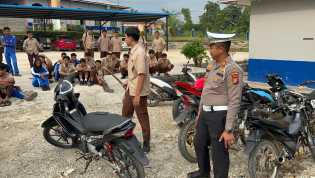 Polres Rokan Hulu Sidak Knalpot Brong di SMKN 1 Rambah dan Sosialisasikan Pemilu