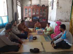 Korban Terkaman Binatang Buas di Kuansing Dapat Santunan dari Kapolsek Kuantan Hilir