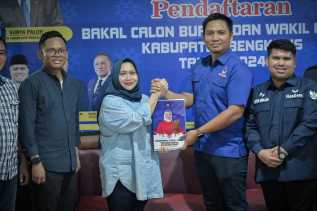 Pilkada 2024, Kasmarni Kembalikan Berkas Pendaftaran Bakal Calon Bupati ke Partai Nasdem